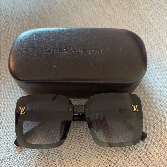 SUNGLASSES - Picture 1 of 4